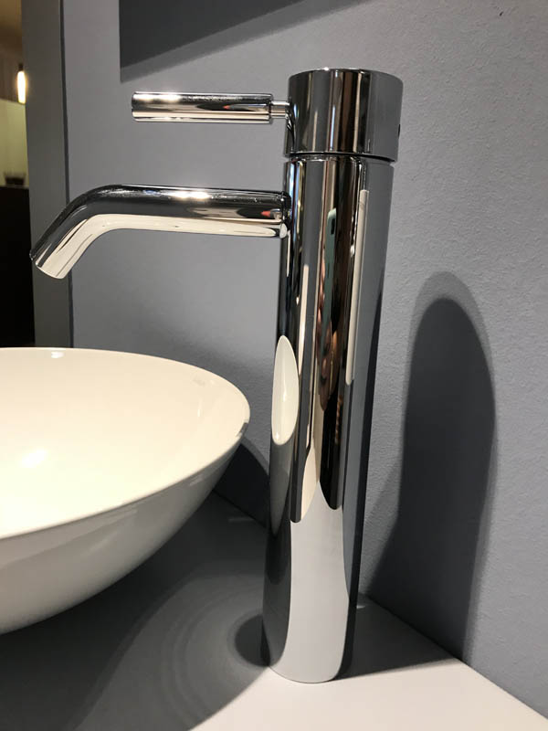 Gästebad hohe Armatur in Chrom