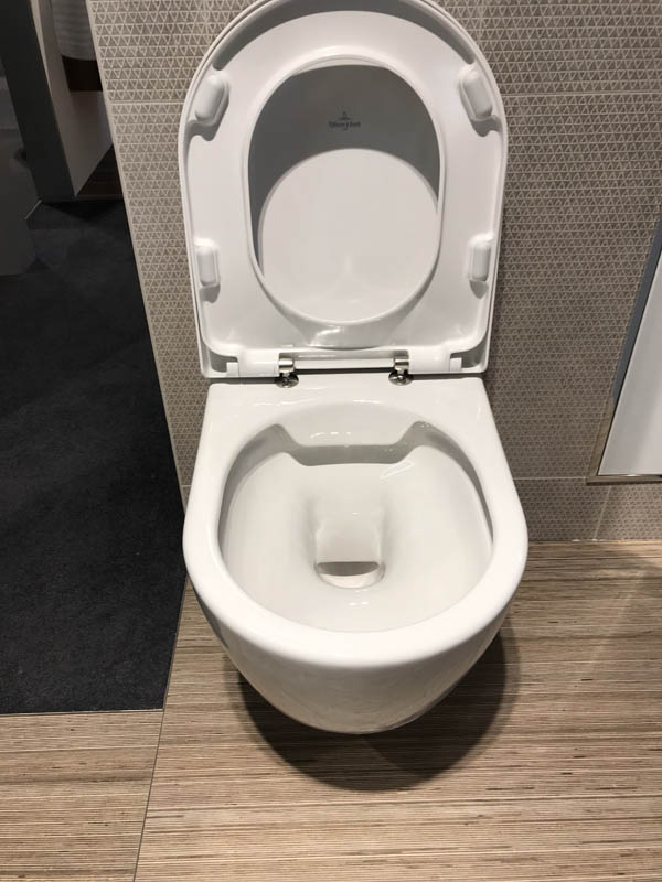 Gästebad WC in weiß spülrandlos