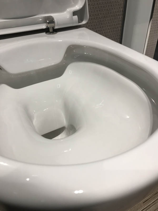 Gästebad WC in weiß spülrandlos