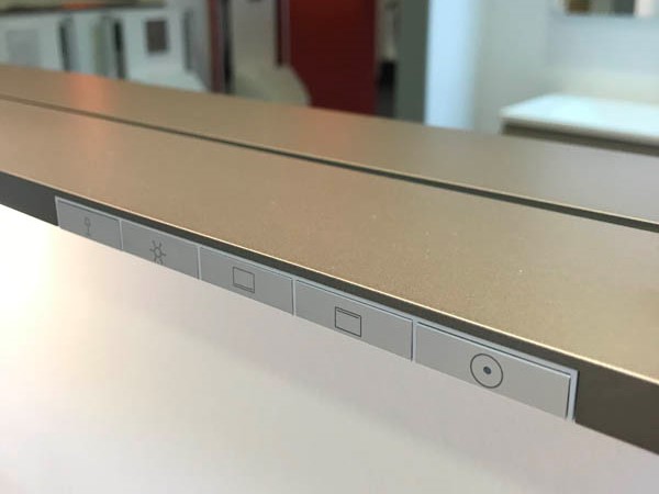 Detail Spiegel Bedienung Beleuchtung