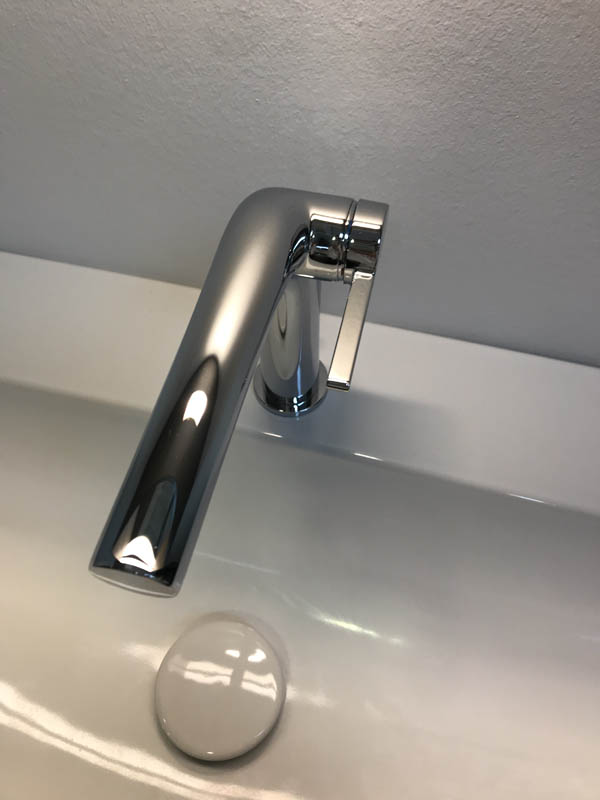 Detail Armatur in Chrom Ansicht von oben