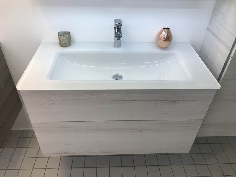 Badmöbel Waschtischanlage Waschbecken in weiß Armatur in Chrom Unterschrank in Holzoptik hell