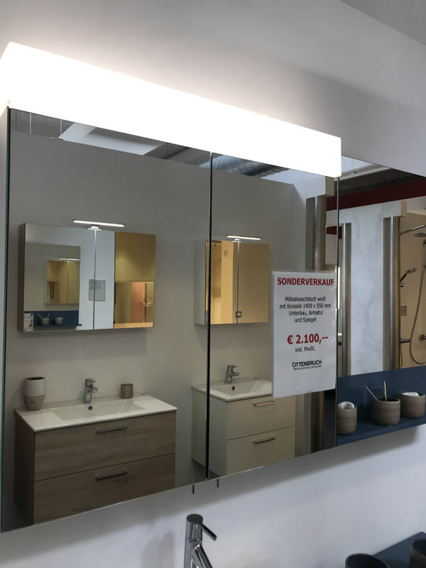 Spiegelschrank mit Beleuchtung Spiegelschrank mit Beleuchtung