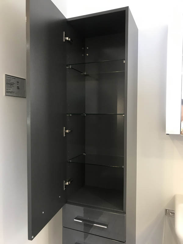 Badmöbel Hochschrank in schwarz geöffnete Tür Inneneinteilung