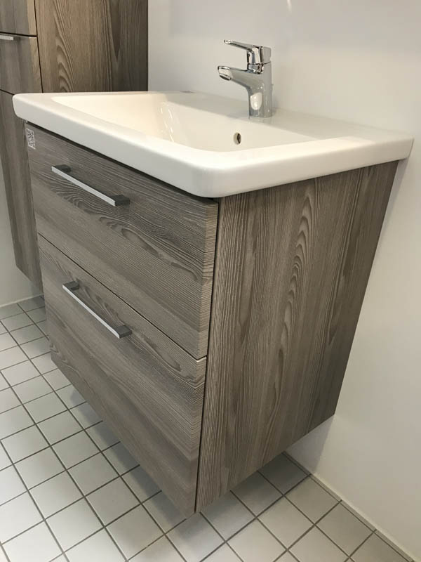 Badmöbel Waschtischanlage Waschbecken in weiß Armatur in Chrom Unterschrank in Holzoptik dunkel