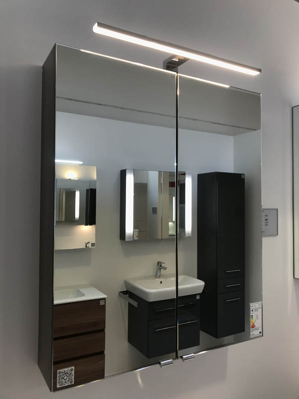 Spiegelschrank mit Beleuchtung