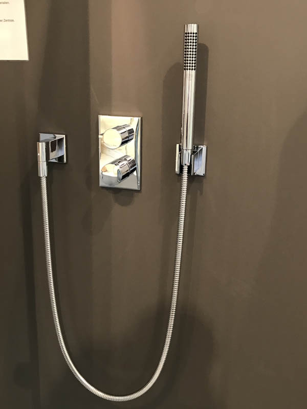 Bäderausstellung Ottenbruch Duschkabine Armatur in Chrom Handbrause