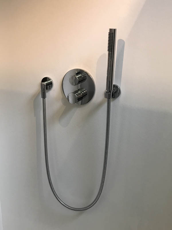 Bäderausstellung Ottenbruch Duschabtrennung Duschkabine Schiebetür Armatur in Chrom Handbrause