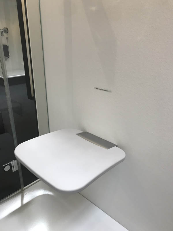 Bäderausstellung Ottenbruch Duschabtrennung Duschkabine Klappsitz