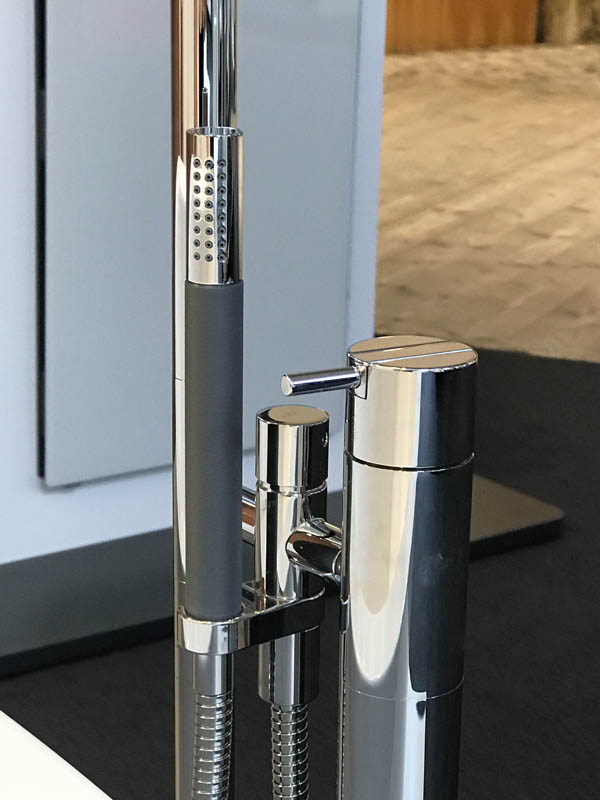 Bad Detail Stand-Armatur in Chrom für freistehende Badewanne
