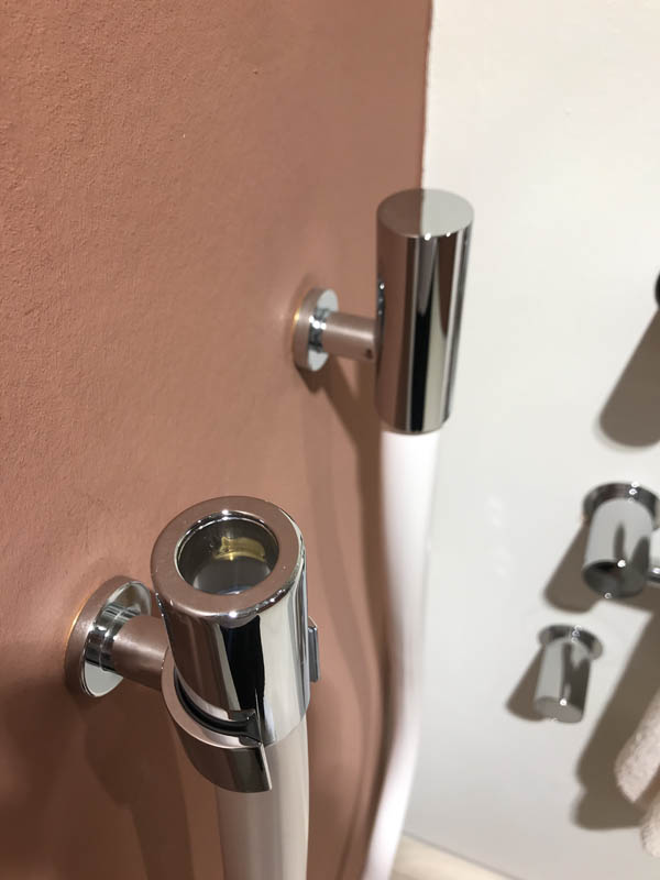Bad hochwertig modern Duscharmatur in Chrom Handbrause