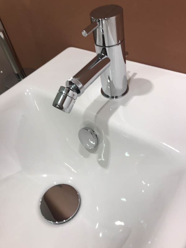 Bad hochwertig modern Bidet in weiß Bidet-Armatur in Chrom