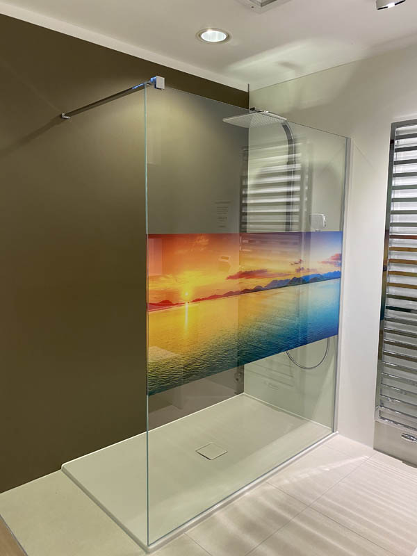 Bad hochwertig modern Duschbereich Walkin-Dusche Trennwand mit Bild