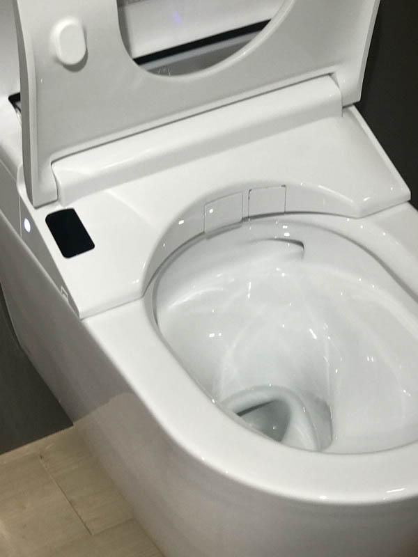 Bäderausstellung Ottenbruch DuschWC 04 weiß Toilettenschüssel innen
