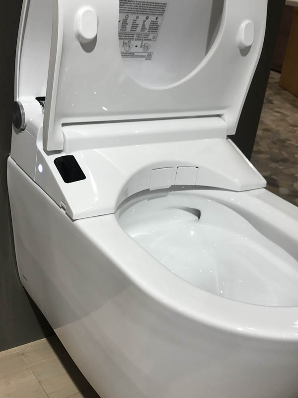 Bäderausstellung Ottenbruch DuschWC 04 weiß Toilettenschüssel innen
