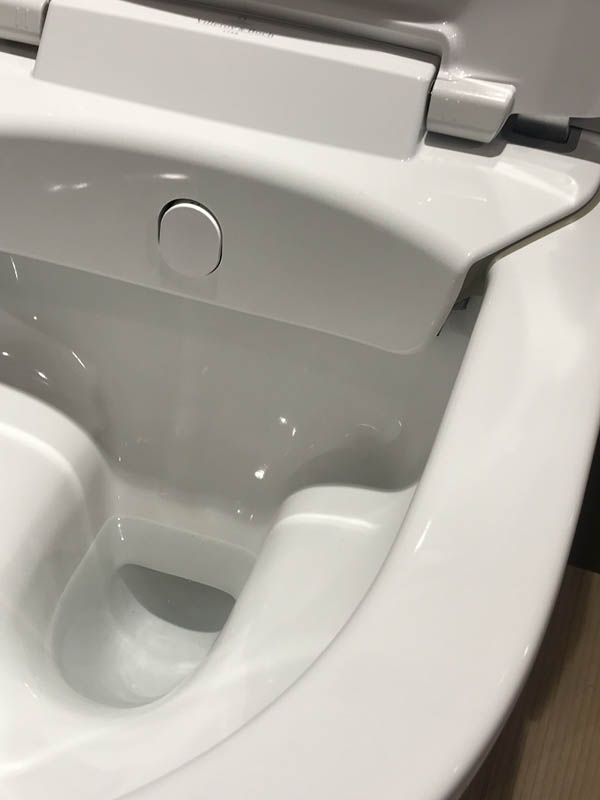 Bäderausstellung Ottenbruch DuschWC 06 weiß Toilettenschüssel innen
