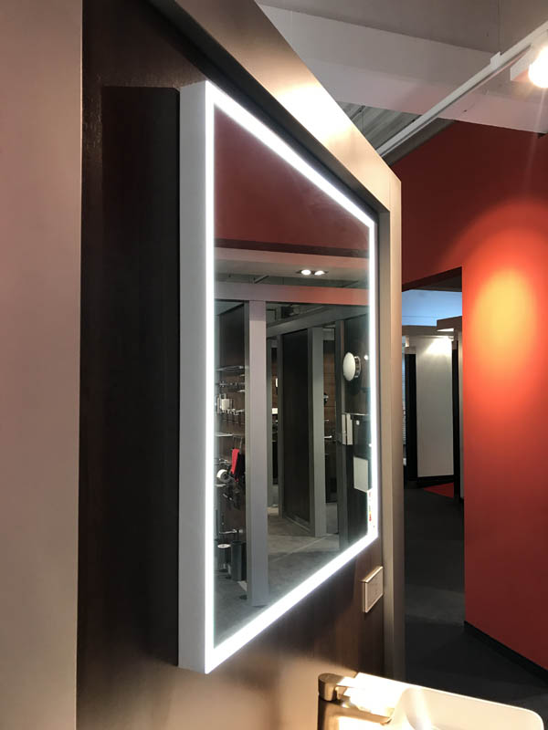 Bäderausstellung Ottenbruch beleuchteter Spiegel