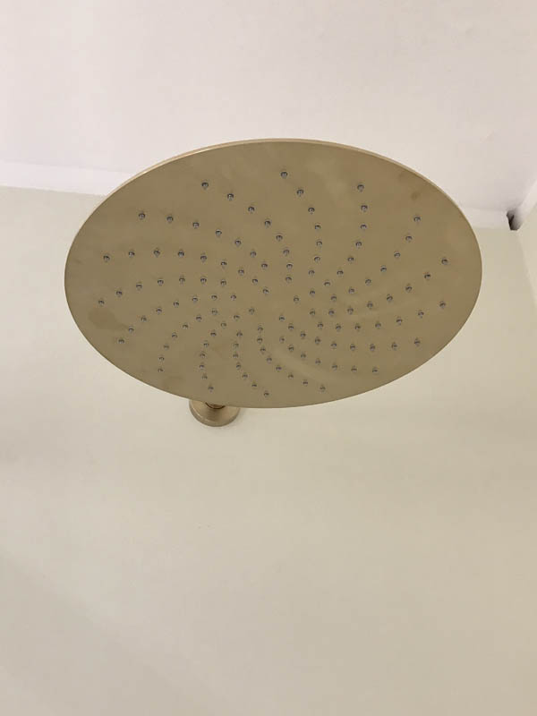 Bad hochwertig modern Duschbereich Duschkopf Regenwalddusche